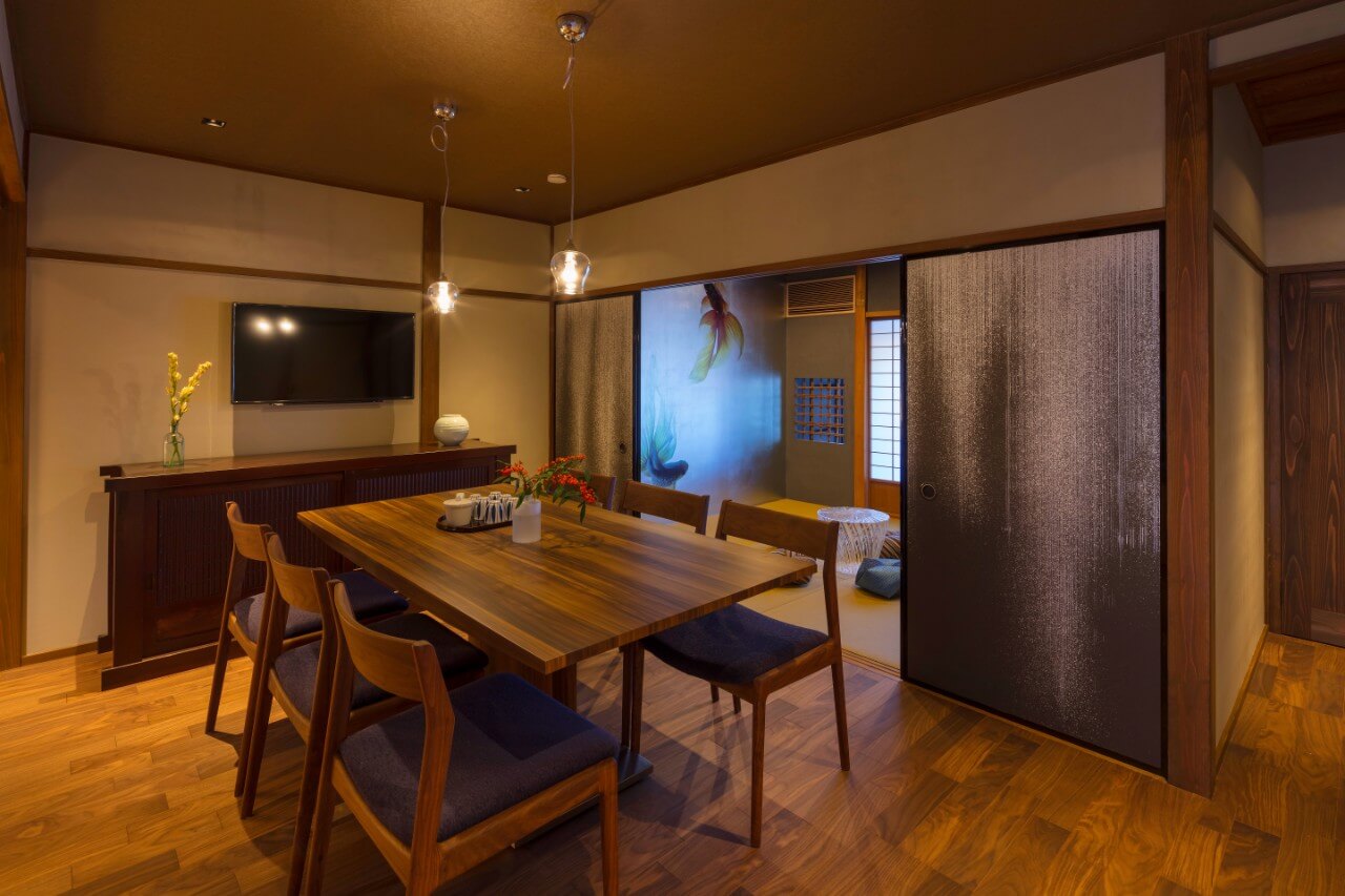 彦三町 銀の間 〈一棟貸し町家〉