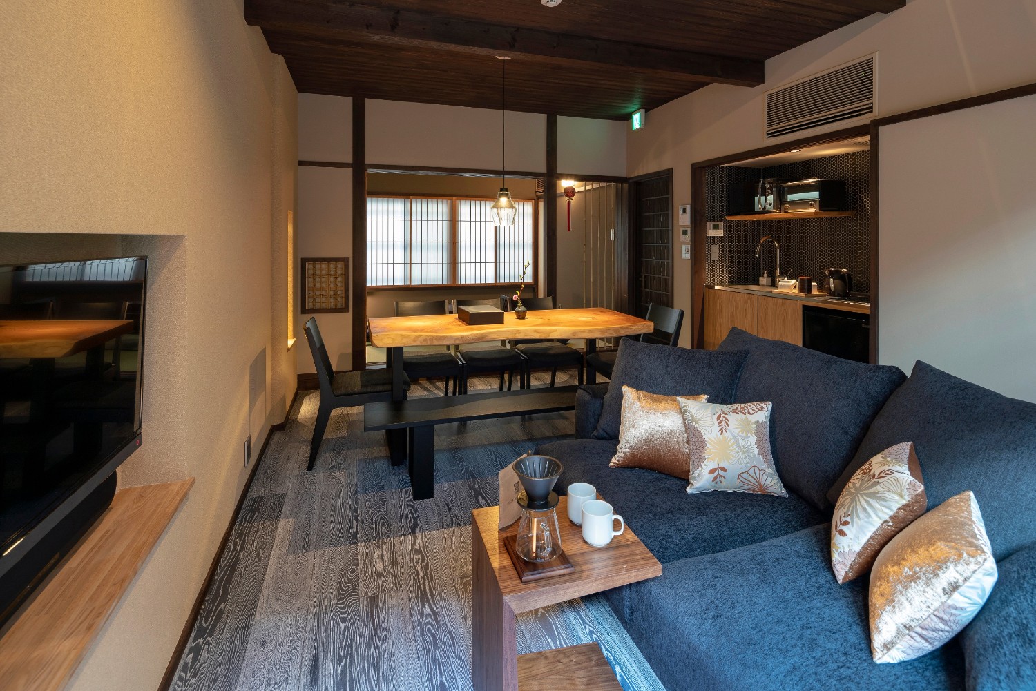 武蔵 藍の辻 – あいのつじ 〈一棟貸し町家〉