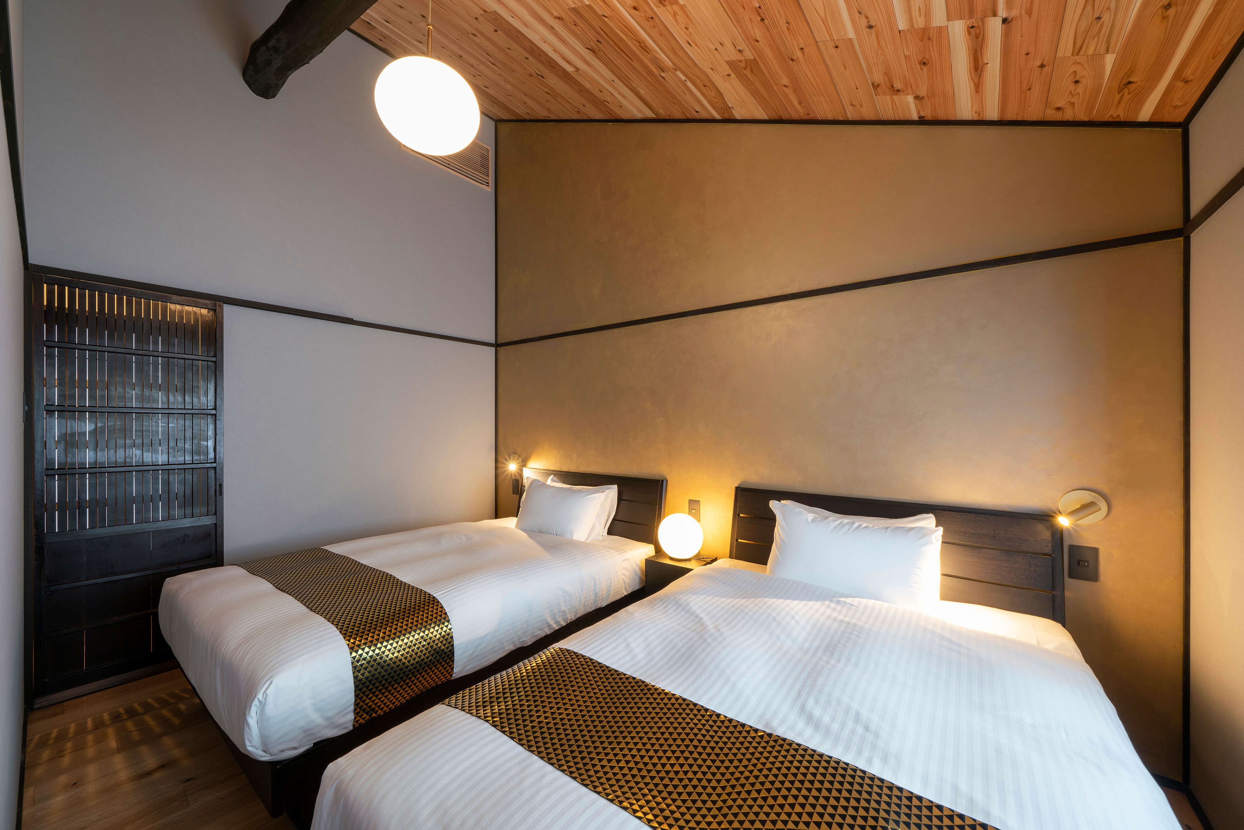 武家屋敷 しをり 〈一棟貸し町家〉